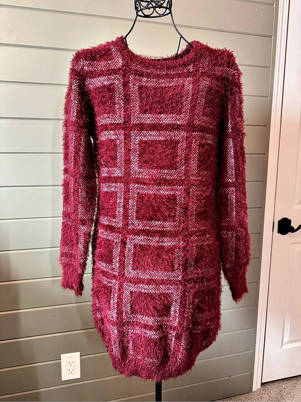 Romeo + Juliet Couture Fuzzy Geometric Mini Dress in Burgundy white